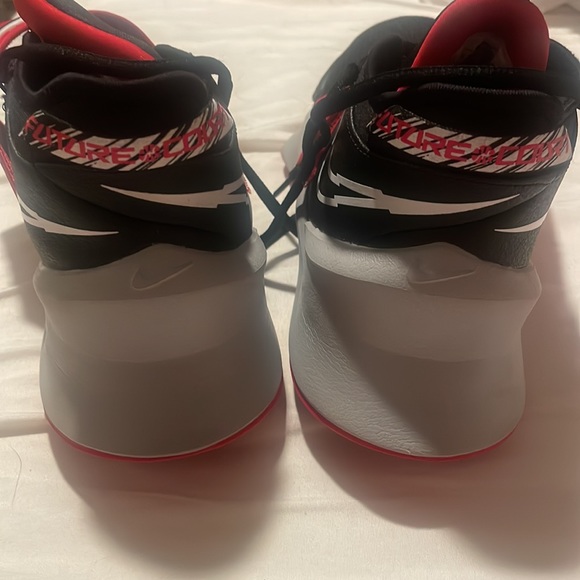 NEVER WORN NIKE BASKETBALL SHOES - Picture 3 of 4